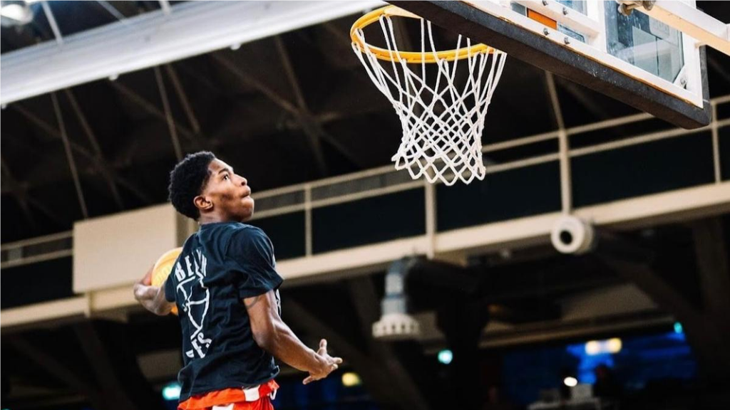 MCCC alum Seth Compas signs to German professional basketball team