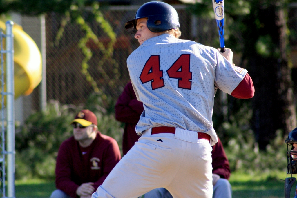 Mustangs Defeat Bears 11-6