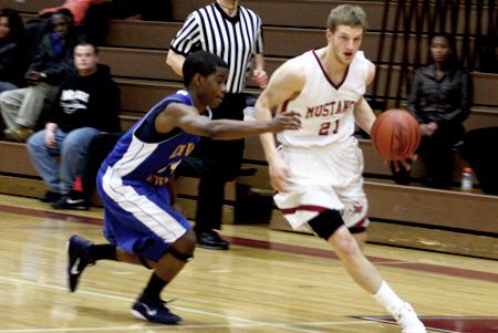 Men's Basketball Tops Stevens