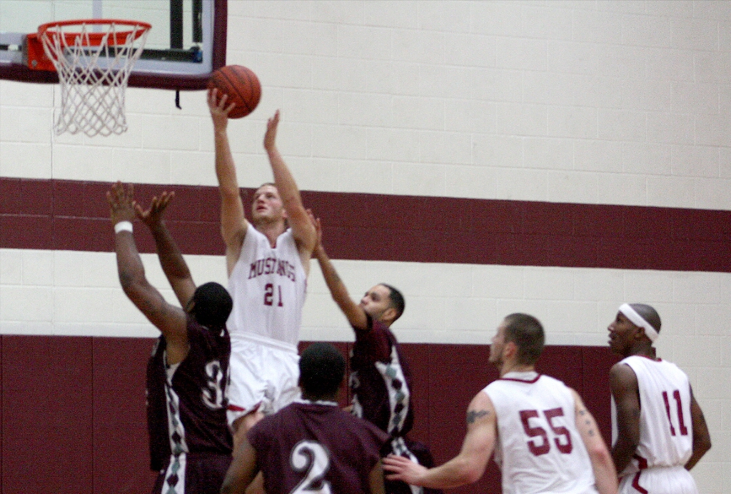 Bulldogs Inch Past Mustangs 69-71