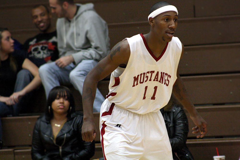 Mustangs Top Trailblazers 98-54