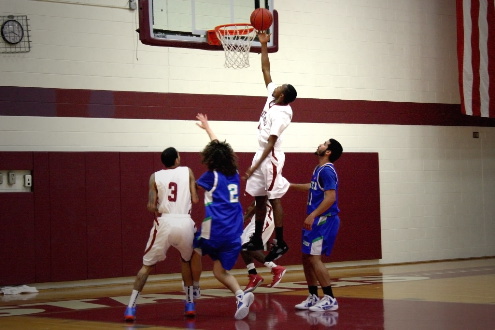 Men's Basketball Defeats Sussex