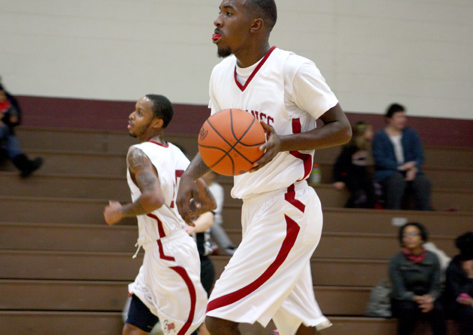 Game Recap: Mustangs defeat DII Oaks 71-70