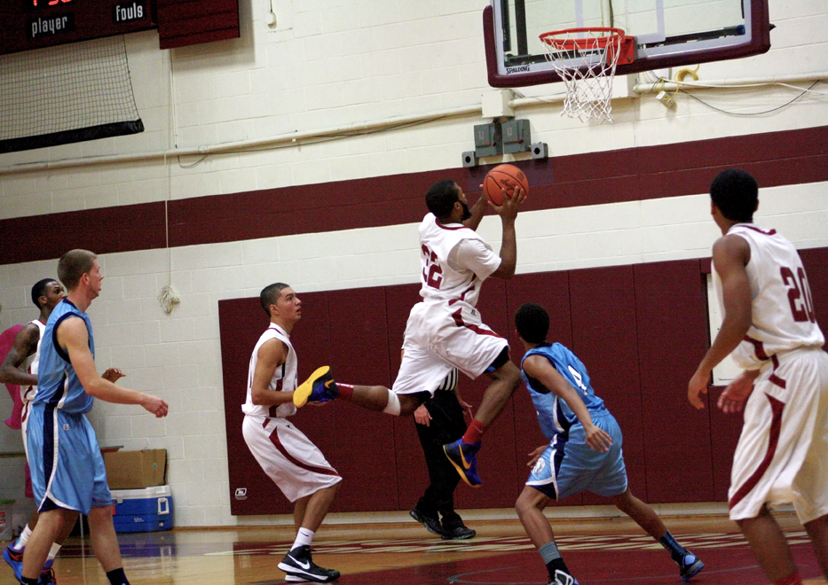 Game Recap: Men's Basketball Defeats Buccaneers