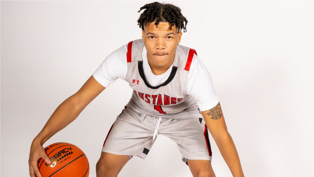 Mustangs Improve to 2-0, Take Down Salem 77-69