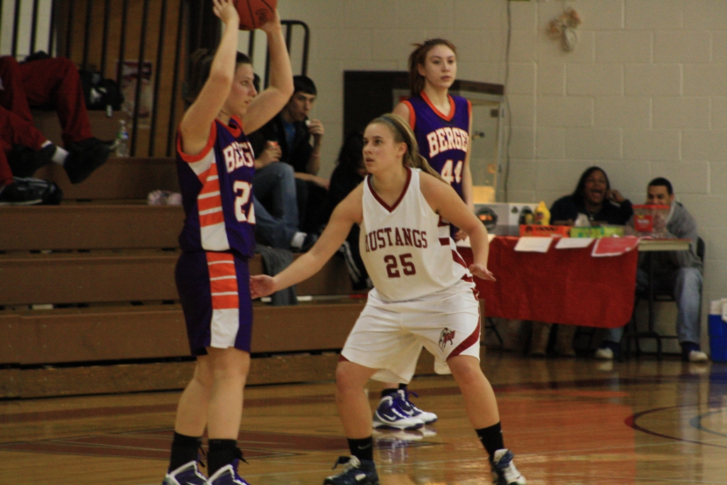 Bulldogs Overcome Mustangs 60-47