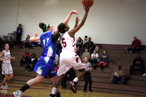 Women's Basketball Defeats Bergen 63-42
