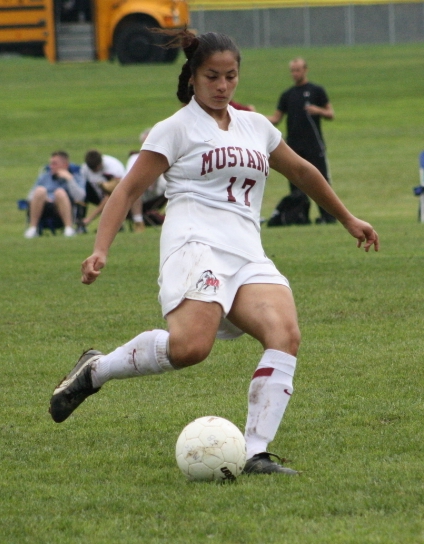 Mustangs Top Roadrunners 2-0