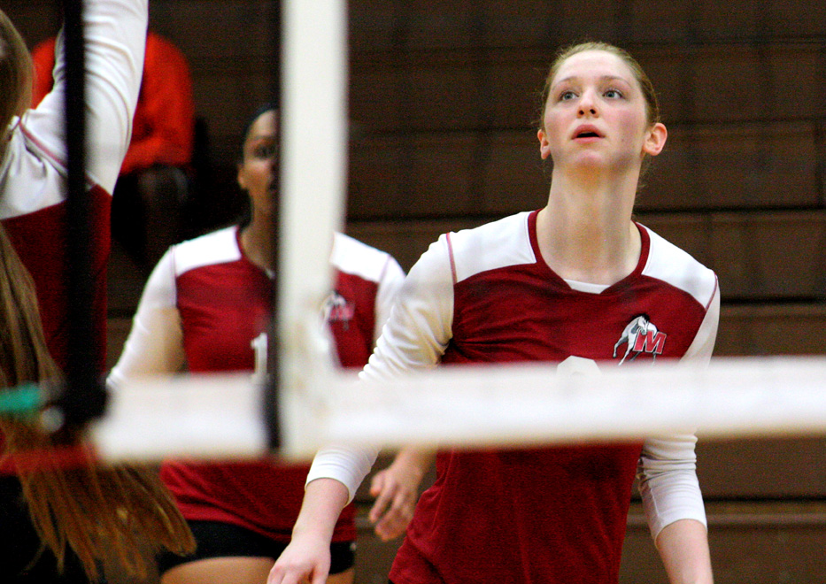 Game Recap: Volleyball Splits Trimatch