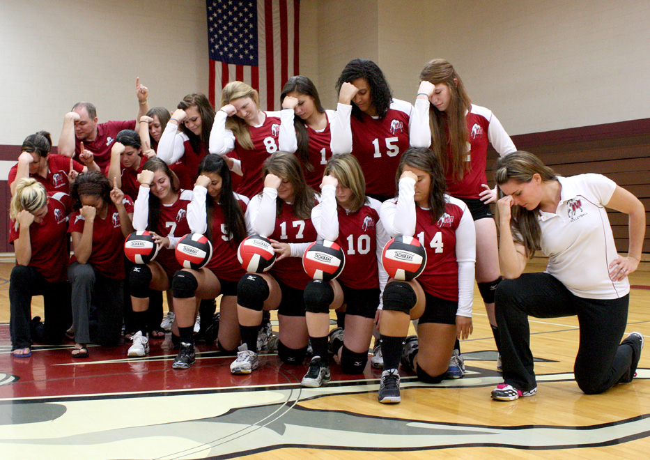 Volleyball Advances to Region XIX Semifinal