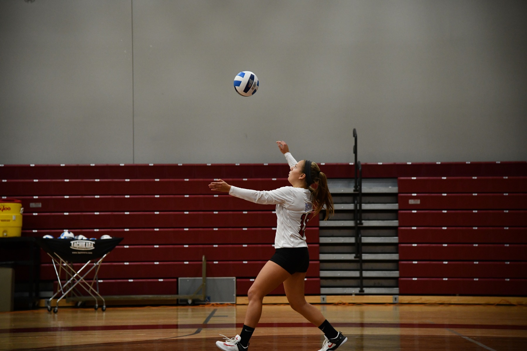 Volleyball Beats Manor at Home